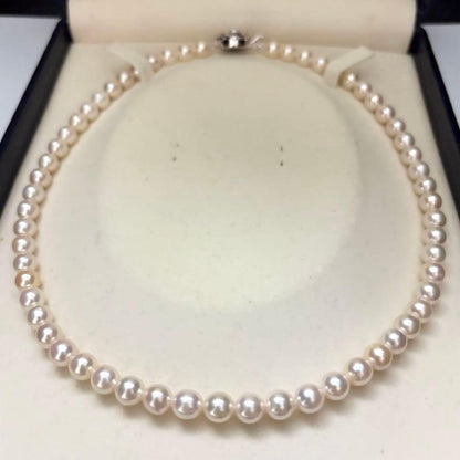 Akind Akoya white pearl necklace with 6.5-7.0mm pearls, 43cm length, 30.1g weight