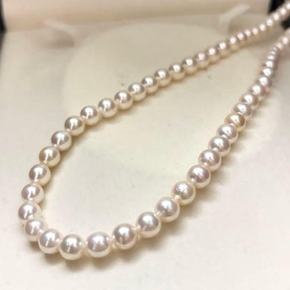 Akind Akoya white pearl necklace with 6.5-7.0mm pearls, 43cm length, 30.1g weight
