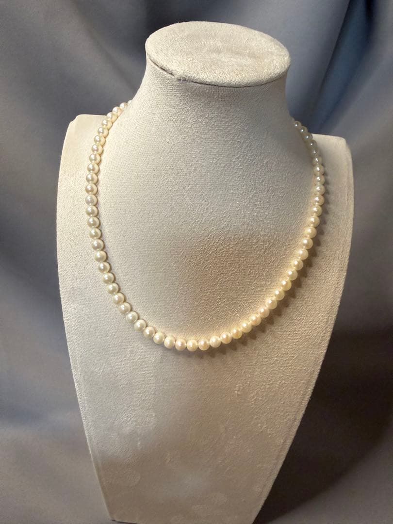 Vintage 6mm pearl necklace and matching silver earrings with 42cm necklace length
