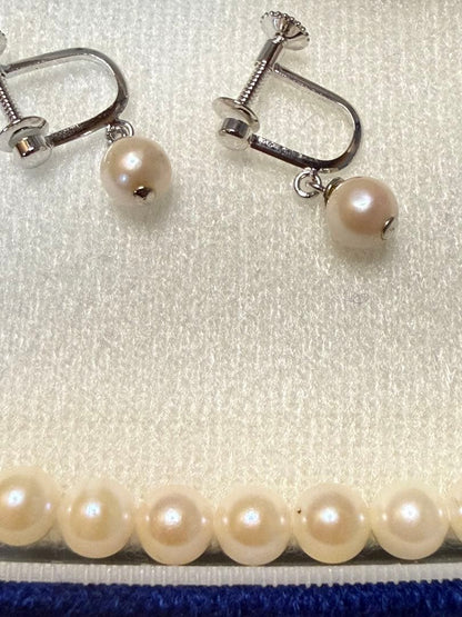 Vintage 6mm pearl necklace and matching silver earrings with 42cm necklace length