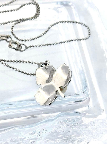 Mikimoto necklace featuring a silver leaf design with a white pearl on a 40 cm silver chain