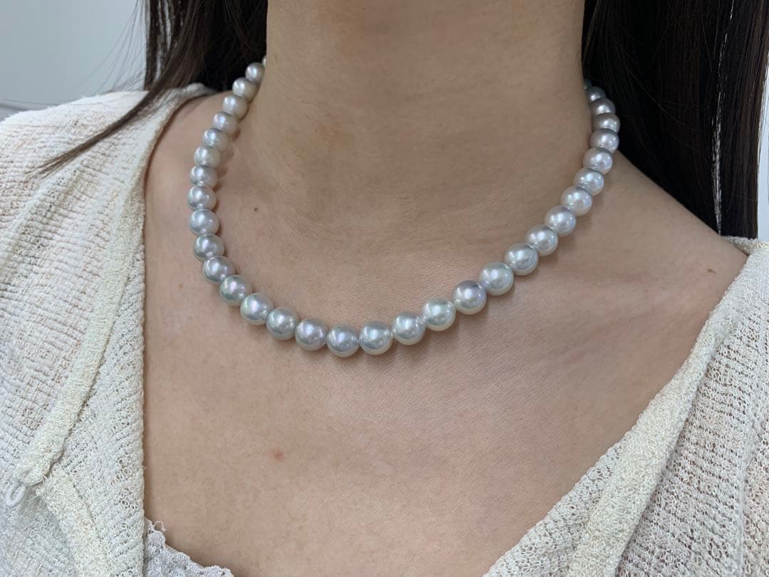 Natural gray Akoya pearl necklace 9-9.5mm with silver clasp on white background