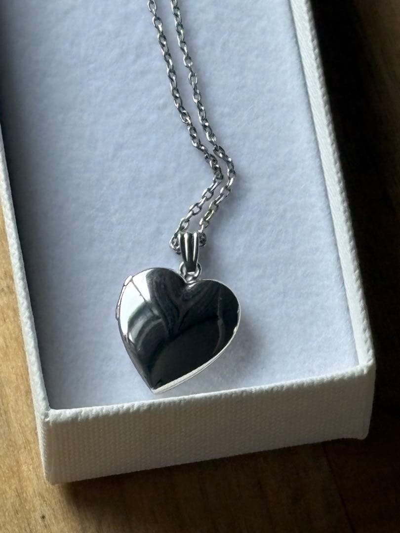 K14 white gold heart-shaped rocket pendant necklace by Mikkimoto with 46 cm chain