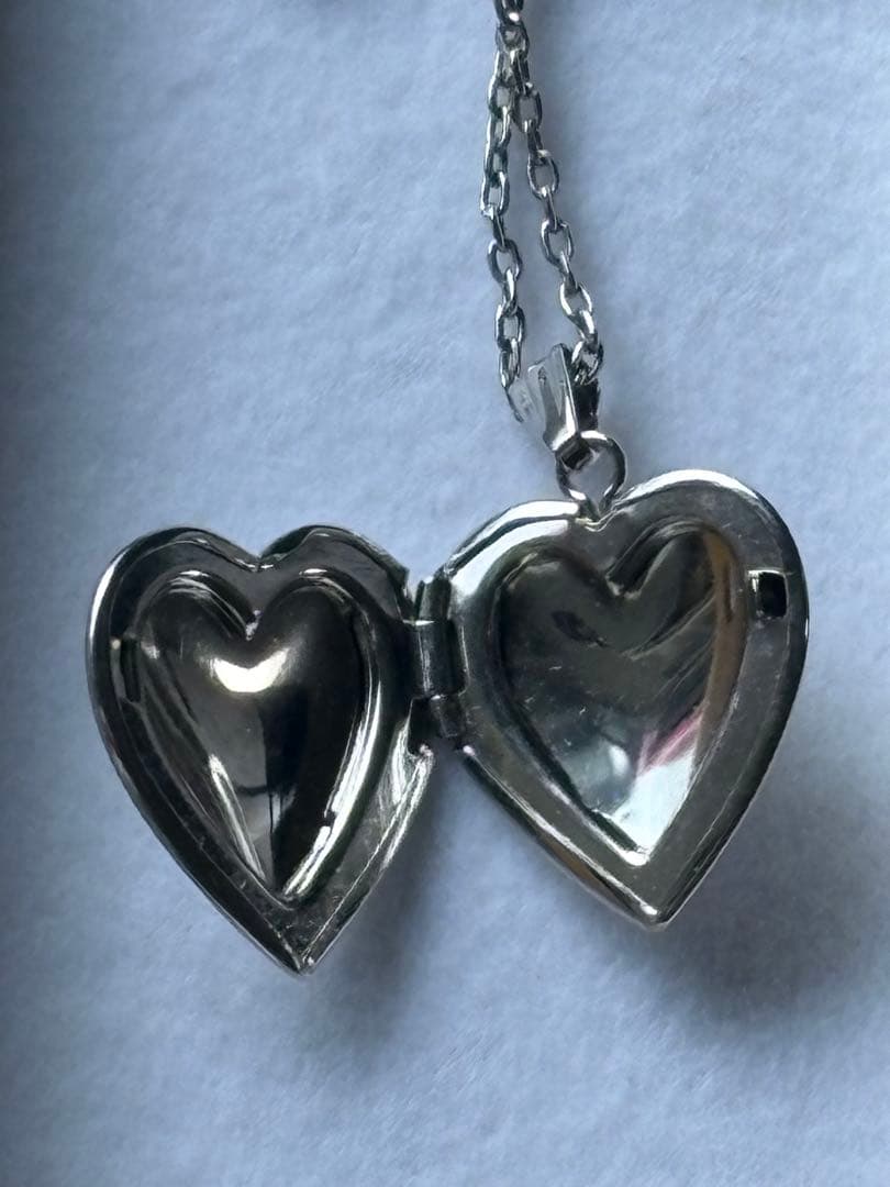 K14 white gold heart-shaped rocket pendant necklace by Mikkimoto with 46 cm chain