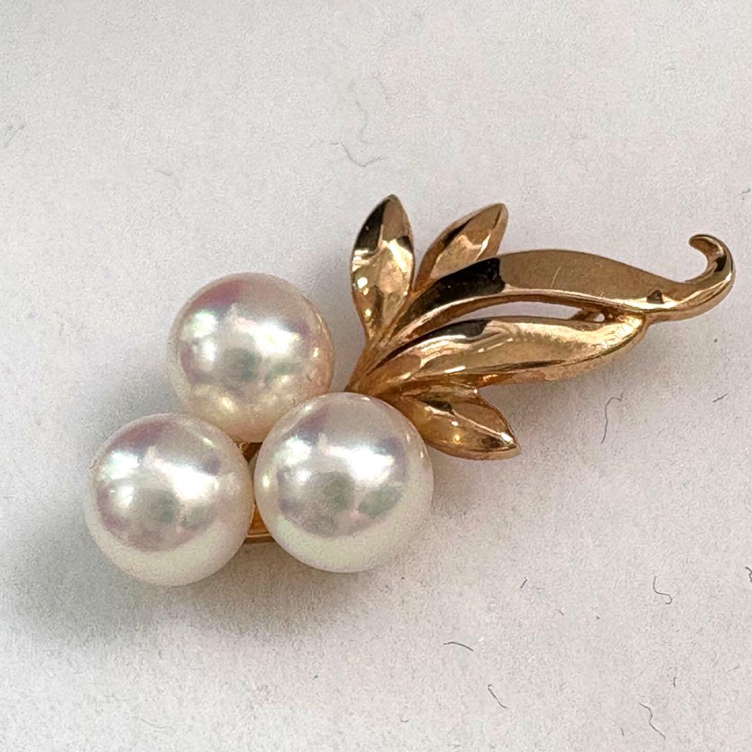 TASAKI Akoya Pearl Pendant Top featuring three 5.1-5.4mm pearls set in 14K gold weighing 1.75g