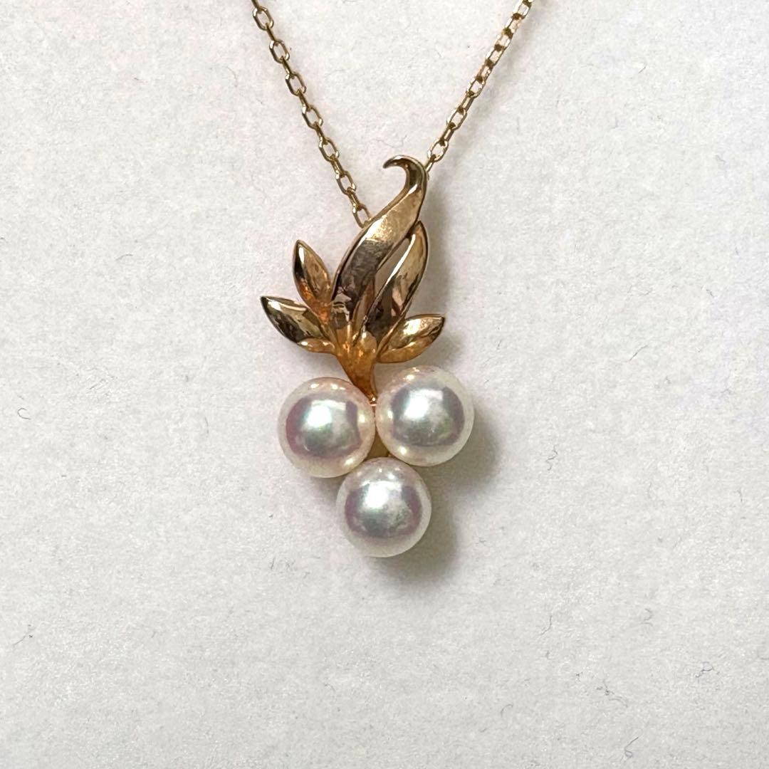TASAKI Akoya Pearl Pendant Top featuring three 5.1-5.4mm pearls set in 14K gold weighing 1.75g