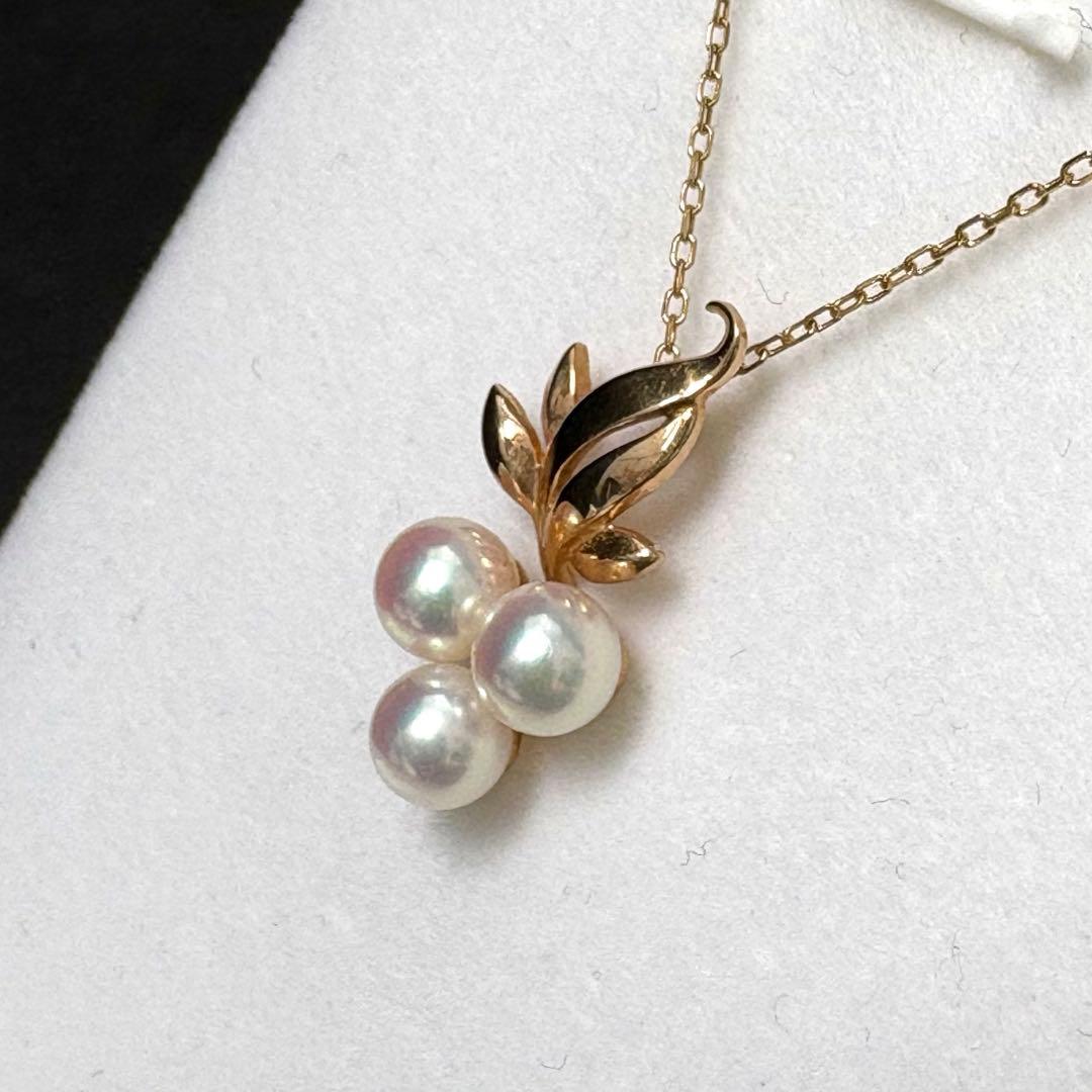 TASAKI Akoya Pearl Pendant Top featuring three 5.1-5.4mm pearls set in 14K gold weighing 1.75g