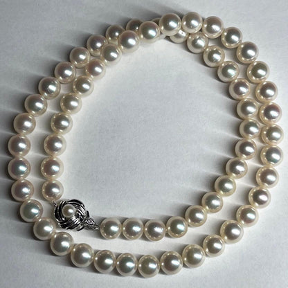 Aurora Interference Color Akoya pearl necklace featuring 6.5-7.0mm pearls and a silver clasp