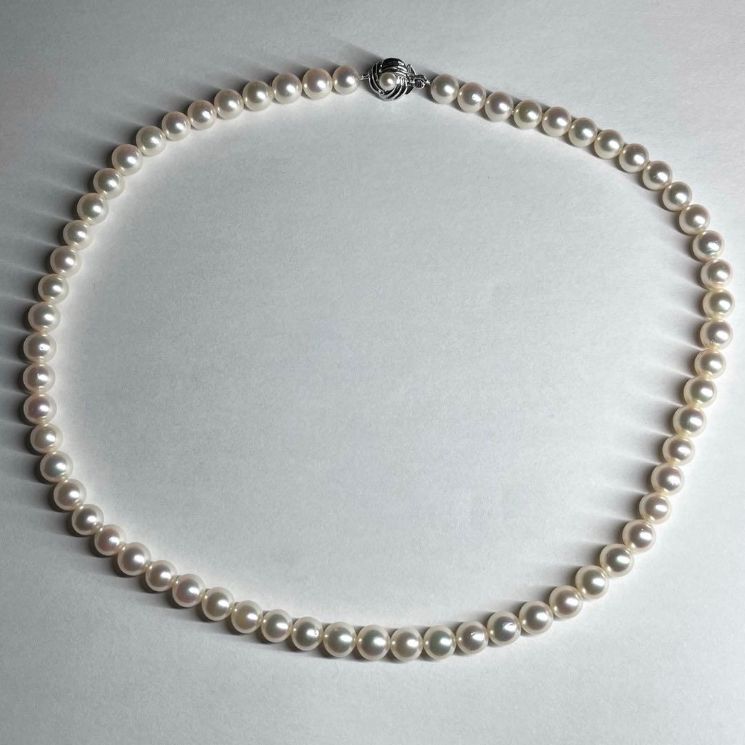 Aurora Interference Color Akoya pearl necklace featuring 6.5-7.0mm pearls and a silver clasp