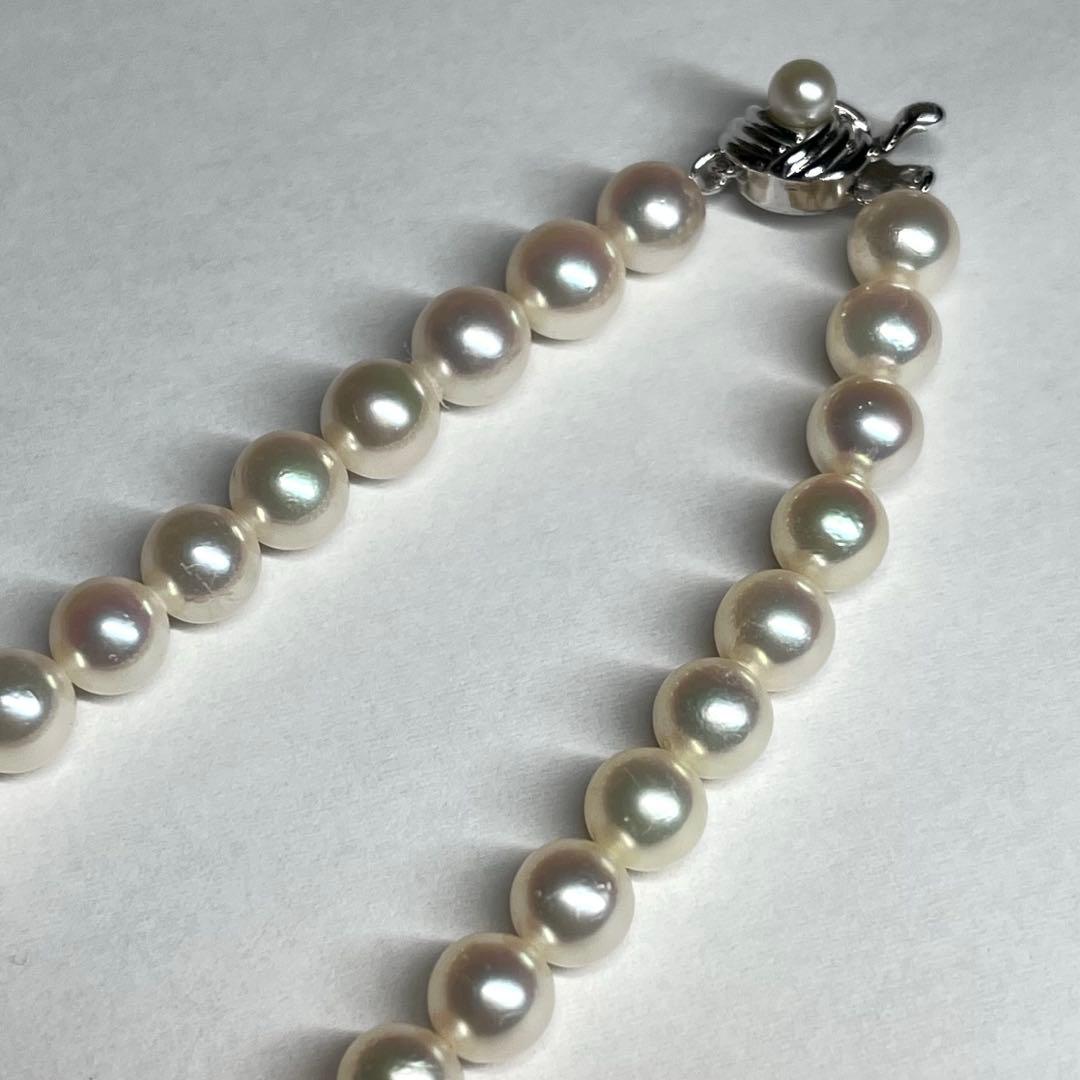 Aurora Interference Color Akoya pearl necklace featuring 6.5-7.0mm pearls and a silver clasp