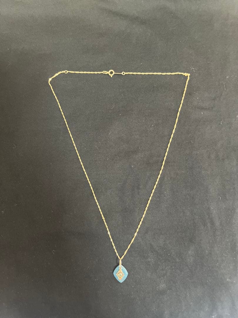 agete K5 Quartz charm necklace with green peridot stones on a 45cm gold K10 chain