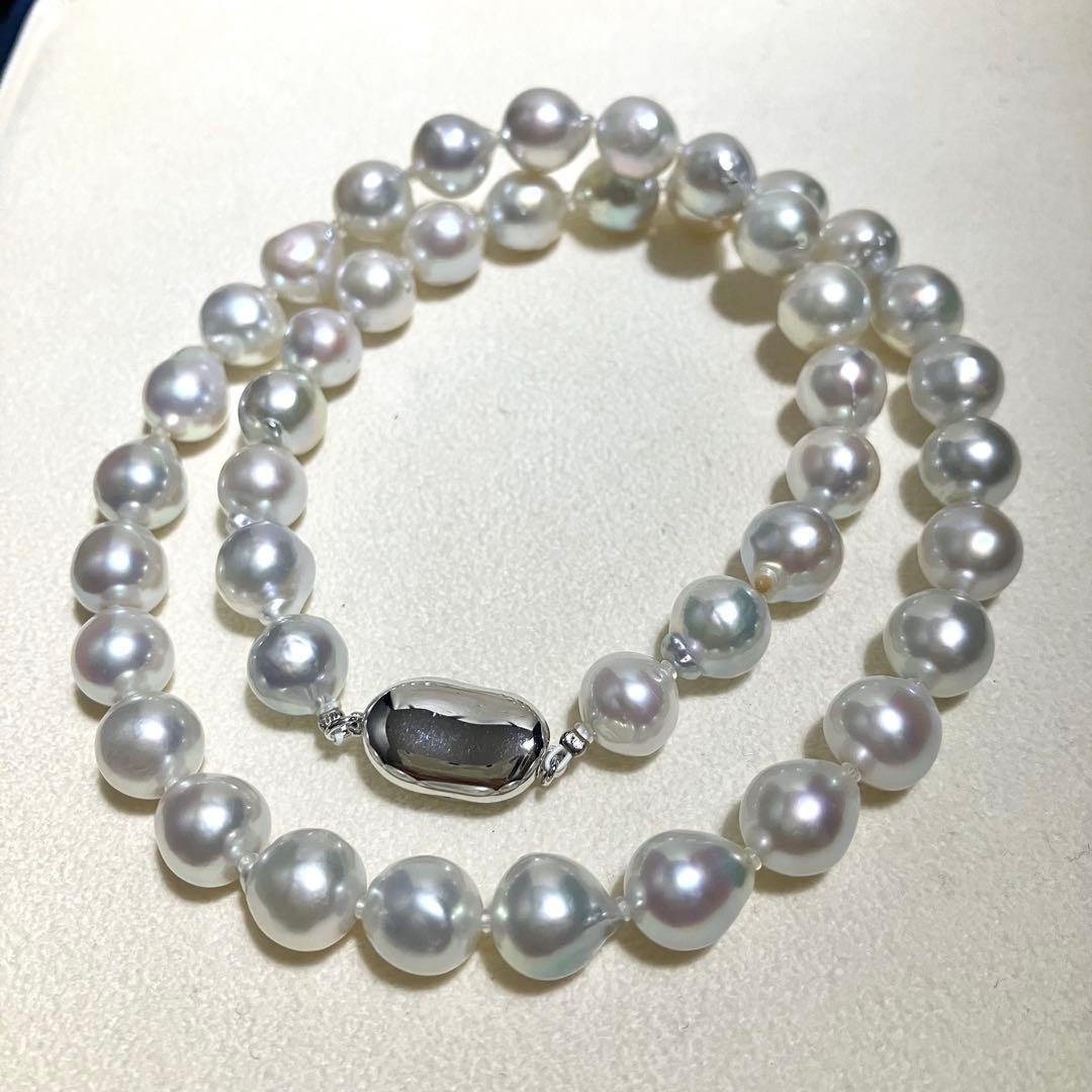 Akoya pearl necklace with blue gray round pearls sized 8.5-9.0mm on a 43 cm string