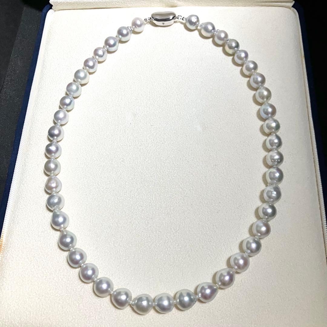 Akoya pearl necklace with blue gray round pearls sized 8.5-9.0mm on a 43 cm string