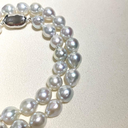Akoya pearl necklace with blue gray round pearls sized 8.5-9.0mm on a 43 cm string