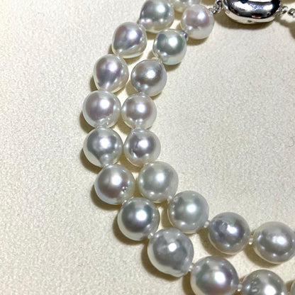 Akoya pearl necklace with blue gray round pearls sized 8.5-9.0mm on a 43 cm string