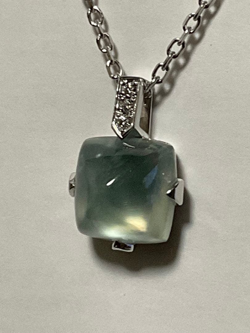 Mikimoto Prehnite Necklace in white gold K18WG with 5.33 ct prehnite gemstone on a 40 cm chain