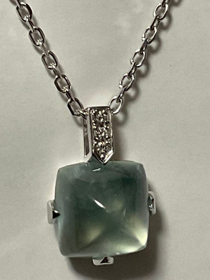 Mikimoto Prehnite Necklace in white gold K18WG with 5.33 ct prehnite gemstone on a 40 cm chain
