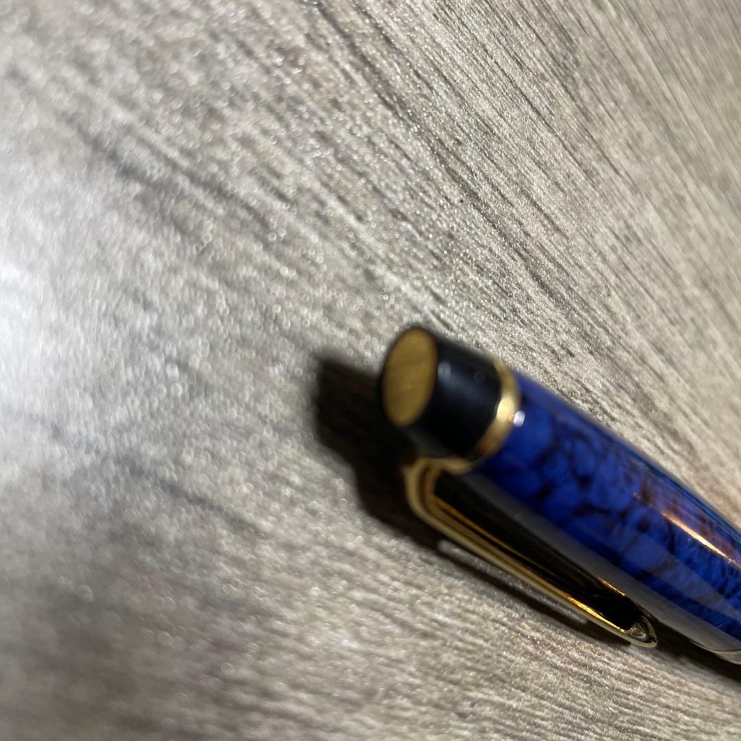 Waterman Blue Marble fountain pen with fine nib, showing blue marbled design and silver accents
