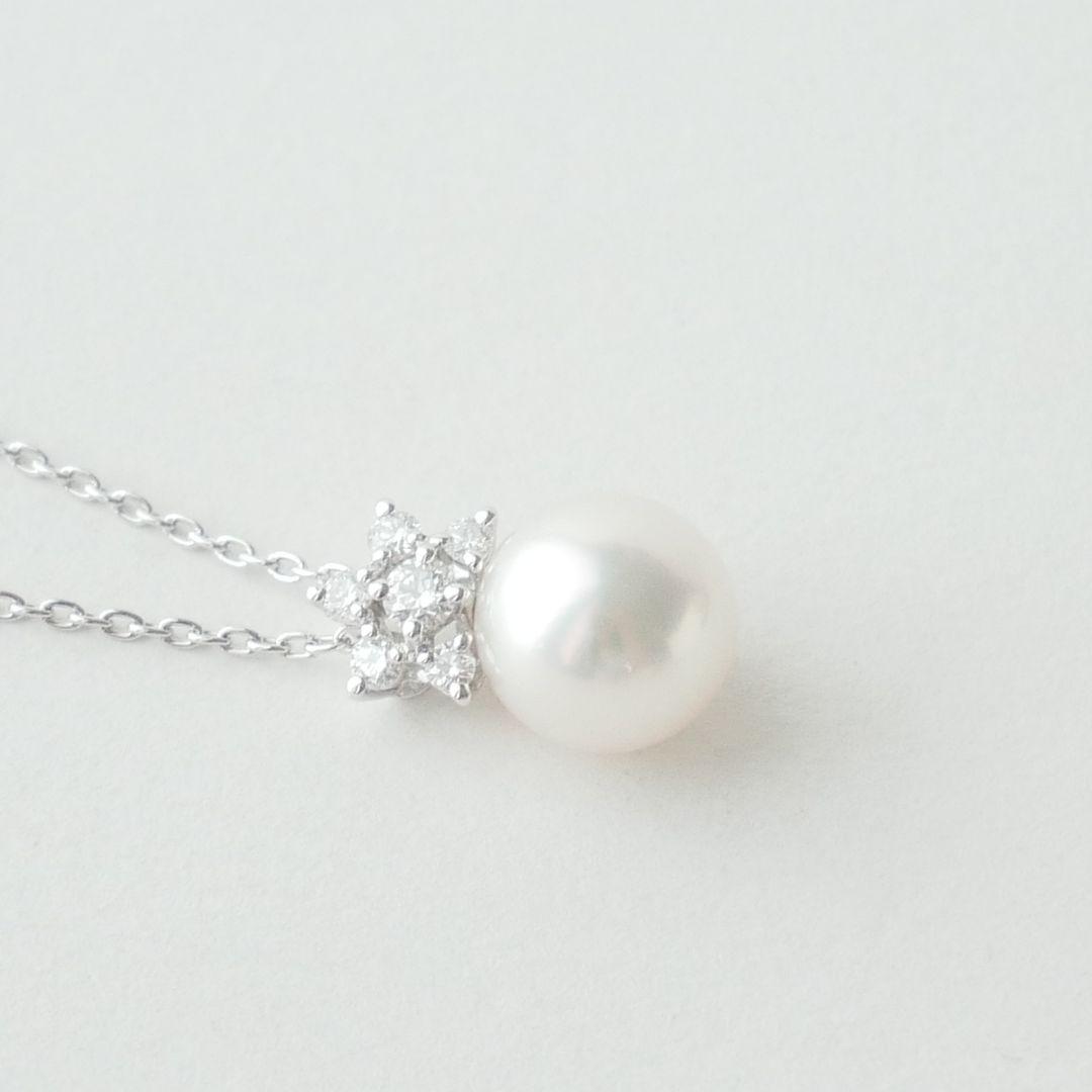 Mikimoto Akoya pearl necklace with 8.25 mm pearls and diamond accents in 18K white gold, 50 cm chain length