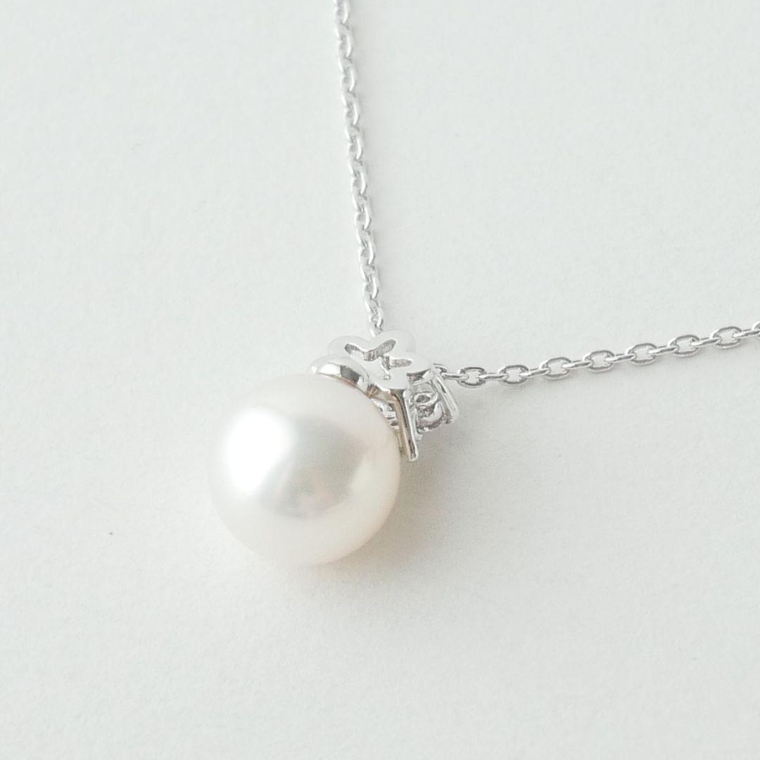 Mikimoto Akoya pearl necklace with 8.25 mm pearls and diamond accents in 18K white gold, 50 cm chain length