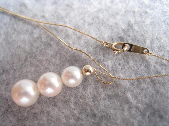 Law Teri Akoya pearl necklace in 10K yellow gold with 58cm chain and pearls measuring 5.5 to 7.2 mm