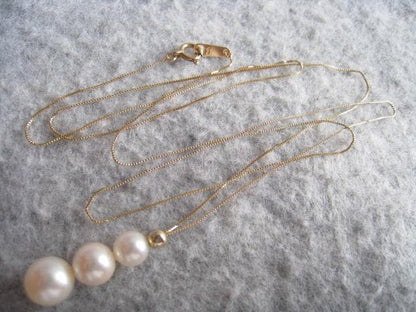 Law Teri Akoya pearl necklace in 10K yellow gold with 58cm chain and pearls measuring 5.5 to 7.2 mm