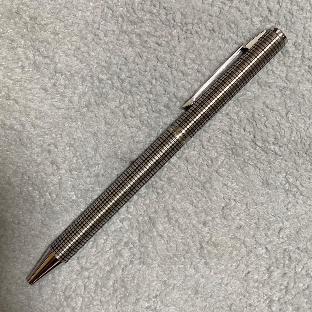 Pilot Hi-TecPoint grid pattern refill set showing multiple refills with grid design on pens