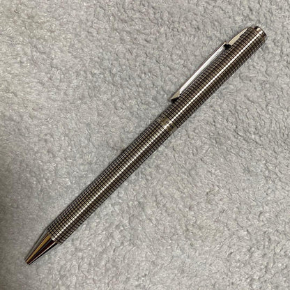 Pilot Hi-TecPoint grid pattern refill set showing multiple refills with grid design on pens