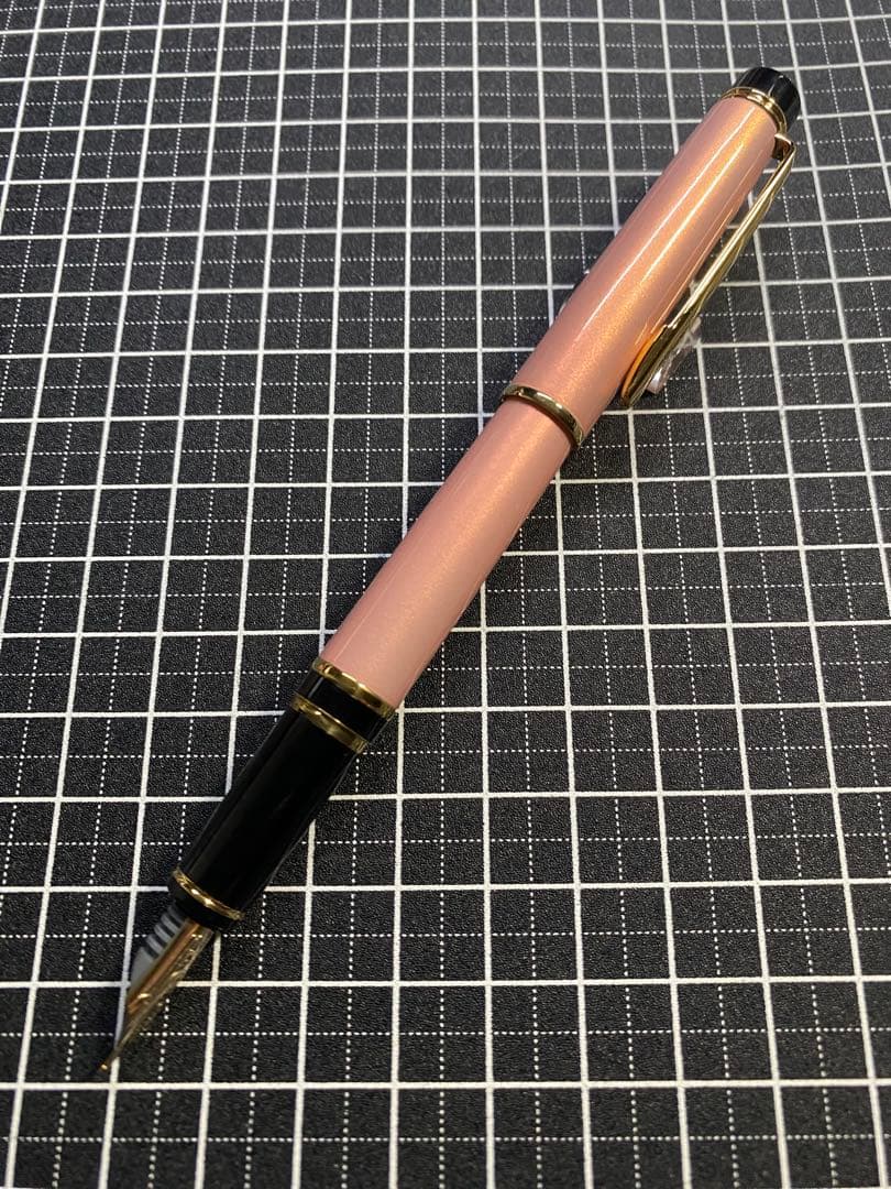PILOT Grance fountain pen in pearl pink with fine 0.7mm 14K gold nib shown with cap off