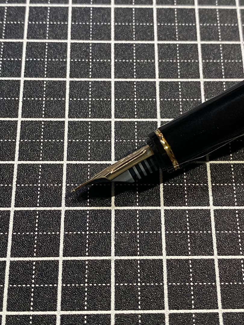 PILOT Grance fountain pen in pearl pink with fine 0.7mm 14K gold nib shown with cap off