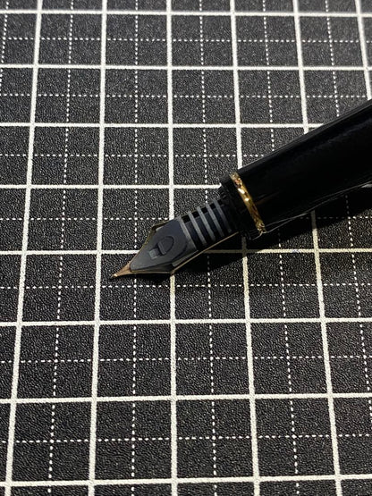 PILOT Grance fountain pen in pearl pink with fine 0.7mm 14K gold nib shown with cap off