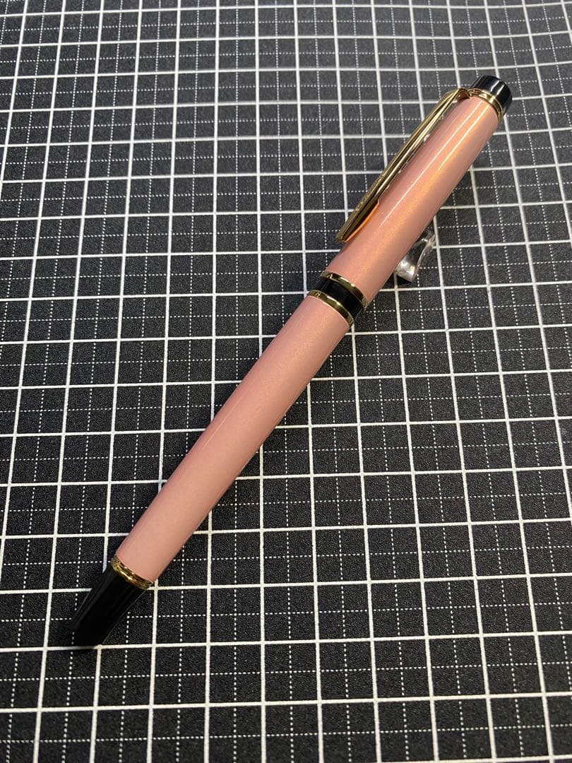 PILOT Grance fountain pen in pearl pink with fine 0.7mm 14K gold nib shown with cap off
