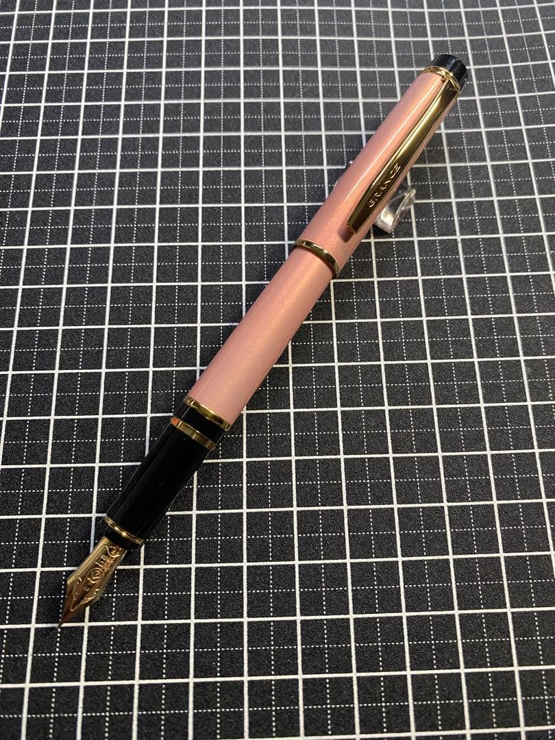 PILOT Grance fountain pen in pearl pink with fine 0.7mm 14K gold nib shown with cap off
