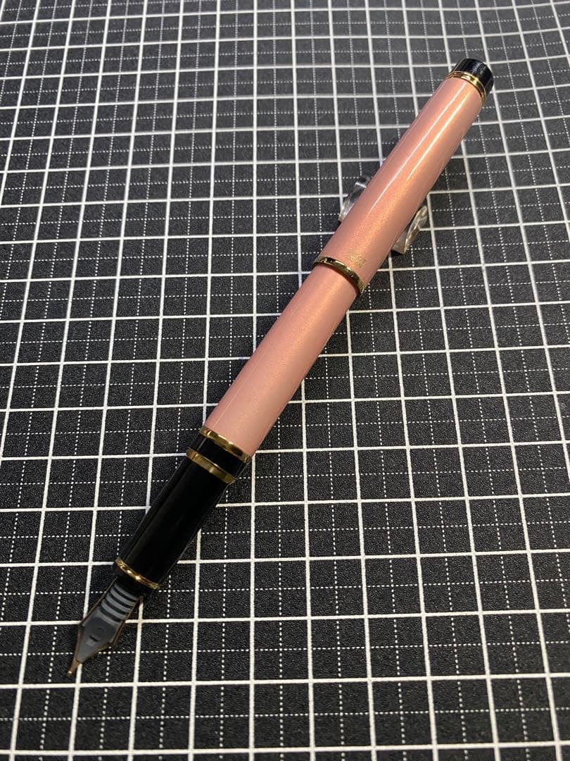 PILOT Grance fountain pen in pearl pink with fine 0.7mm 14K gold nib shown with cap off