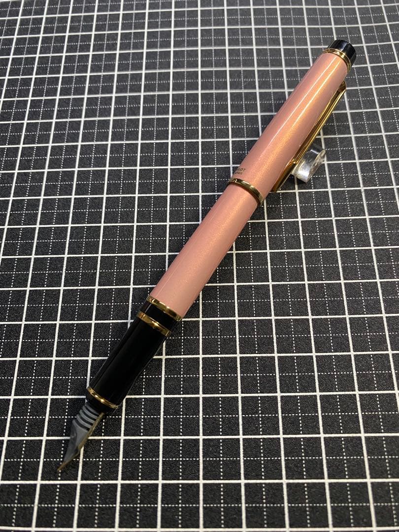 PILOT Grance fountain pen in pearl pink with fine 0.7mm 14K gold nib shown with cap off