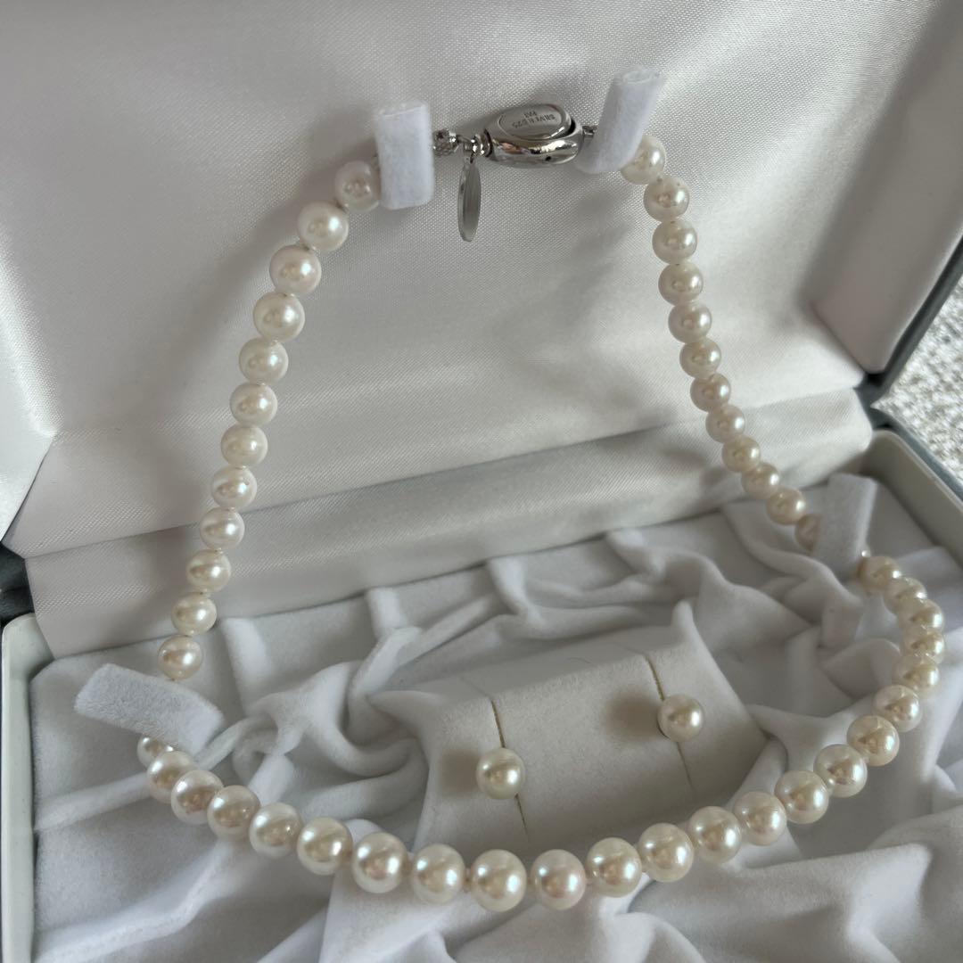 Akoya Pearl 3-piece set with necklace featuring single-pearl pendant and titanium earrings displayed in a gray case