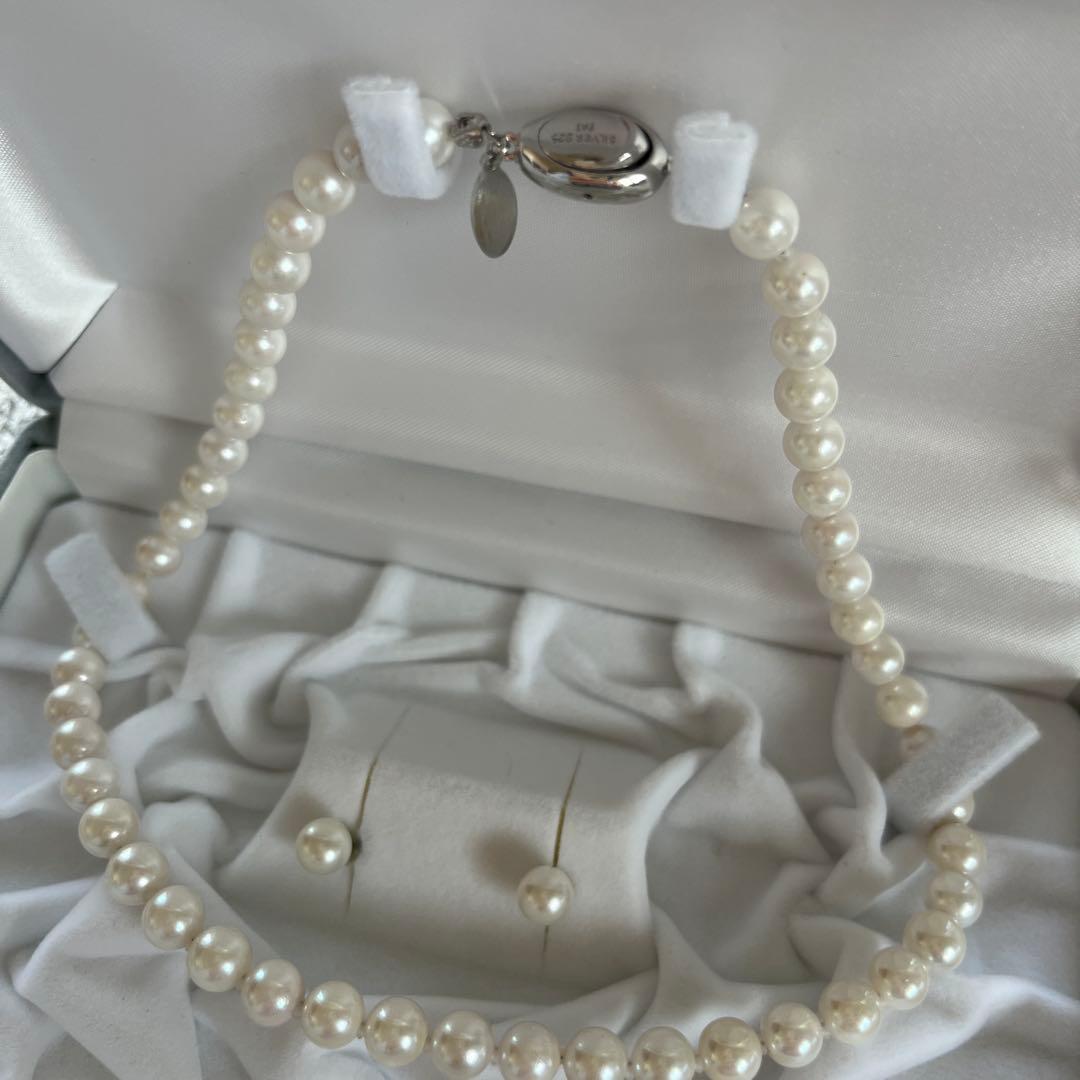 Akoya Pearl 3-piece set with necklace featuring single-pearl pendant and titanium earrings displayed in a gray case
