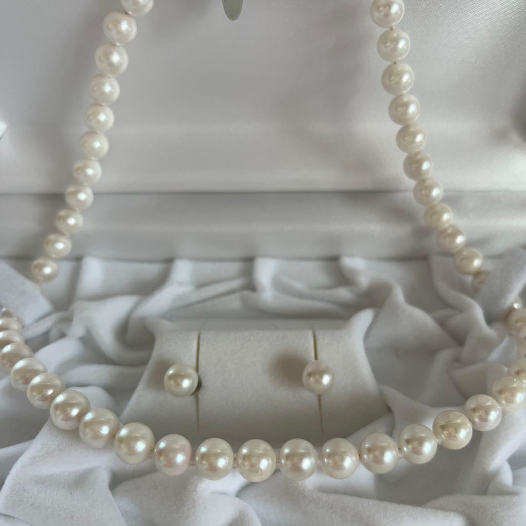 Akoya Pearl 3-piece set with necklace featuring single-pearl pendant and titanium earrings displayed in a gray case