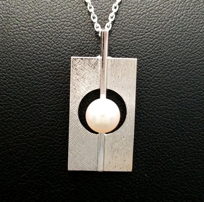 Mikimoto silver plate pearl ladies necklace with 6mm pearl and silver chain showing MS charm on pendant back