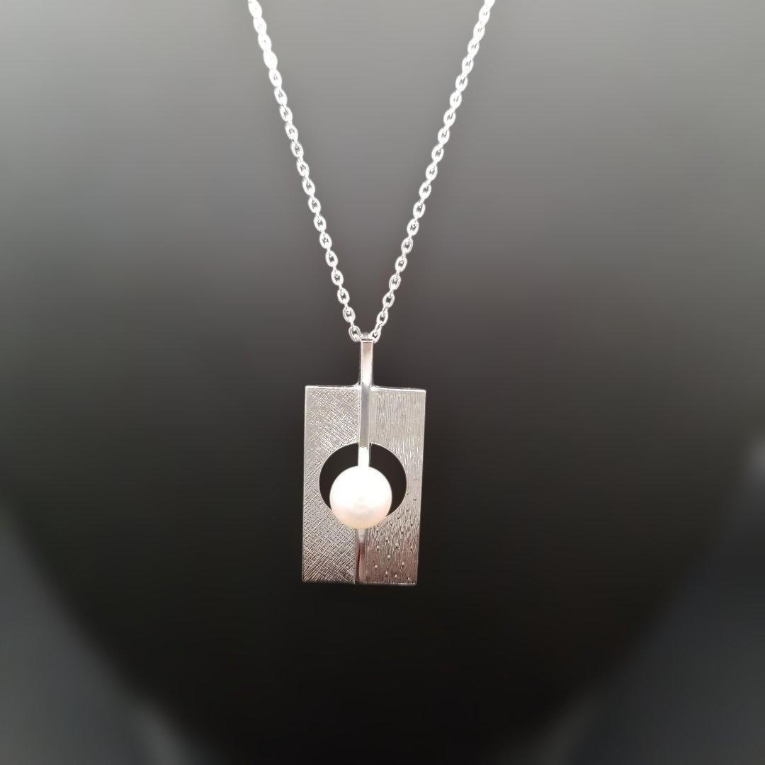 Mikimoto silver plate pearl ladies necklace with 6mm pearl and silver chain showing MS charm on pendant back