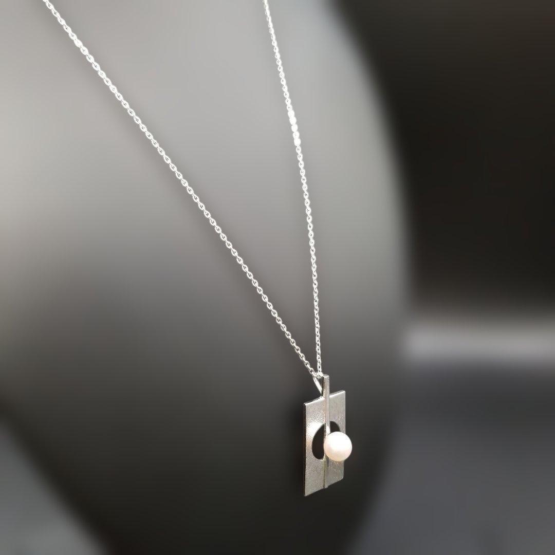 Mikimoto silver plate pearl ladies necklace with 6mm pearl and silver chain showing MS charm on pendant back