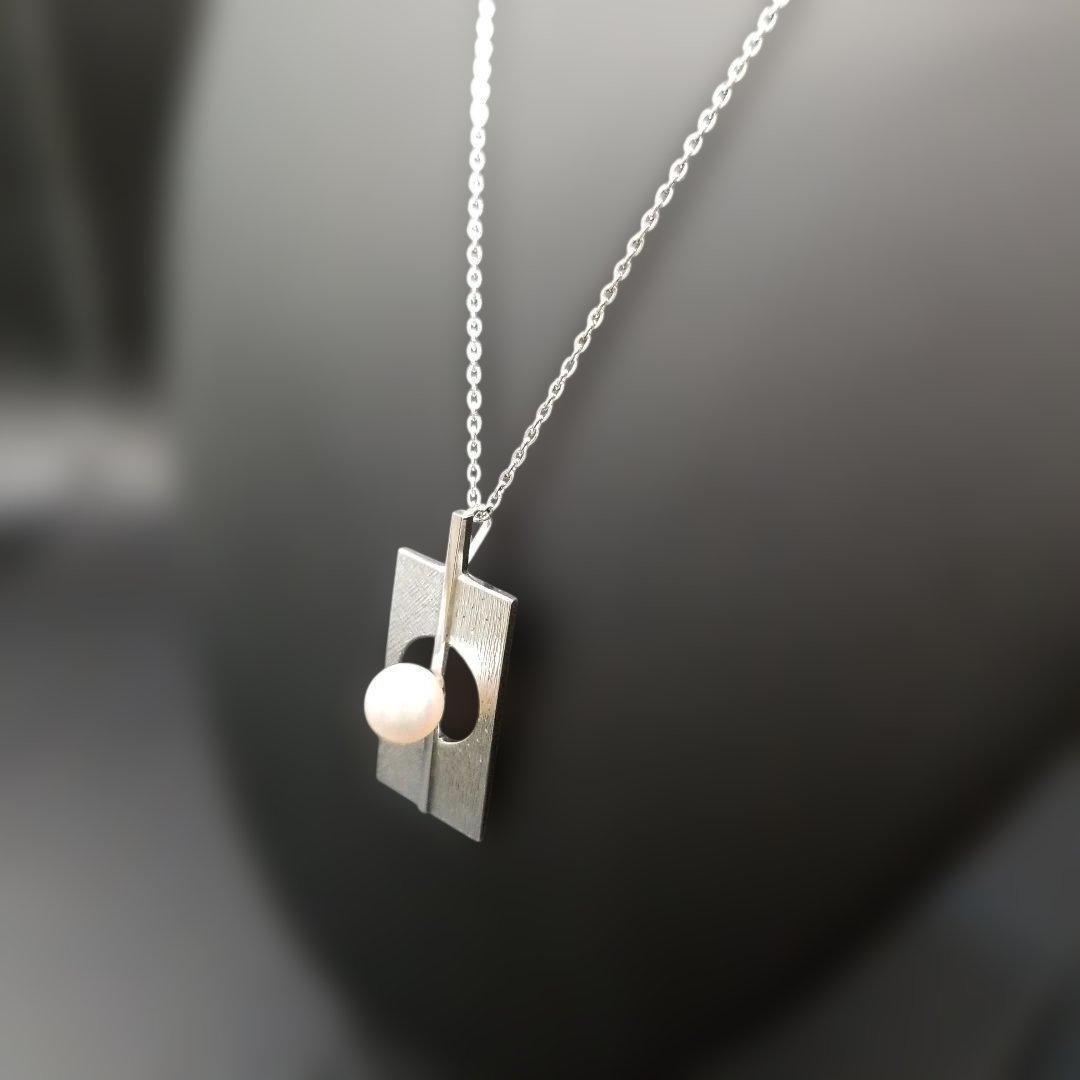 Mikimoto silver plate pearl ladies necklace with 6mm pearl and silver chain showing MS charm on pendant back