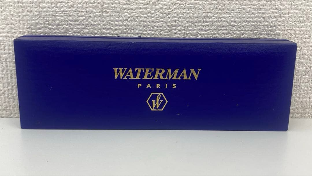 Waterman fountain pen with 18k 750 gold nib displayed alongside its protective case