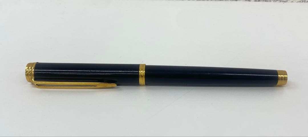 Waterman fountain pen with 18k 750 gold nib displayed alongside its protective case