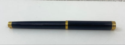 Waterman fountain pen with 18k 750 gold nib displayed alongside its protective case