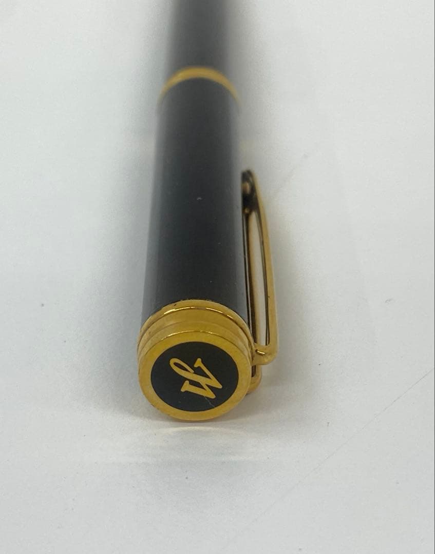 Waterman fountain pen with 18k 750 gold nib displayed alongside its protective case