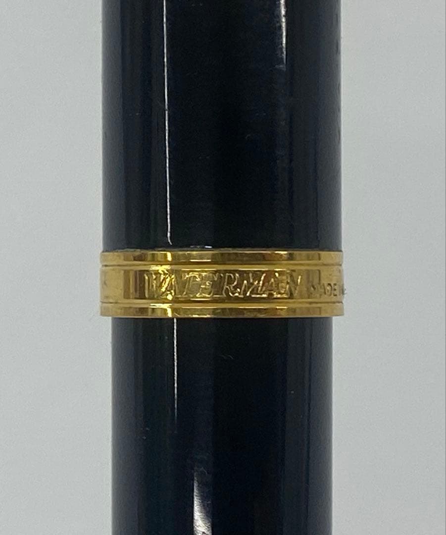 Waterman fountain pen with 18k 750 gold nib displayed alongside its protective case