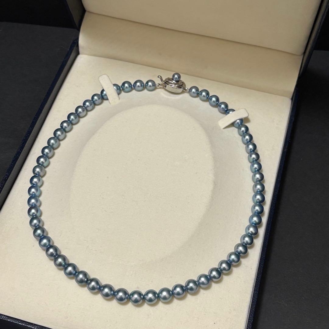 Akoya pearl necklace with 7.0-7.5 mm blue tone pearls, 43 cm length, sterling silver clasp