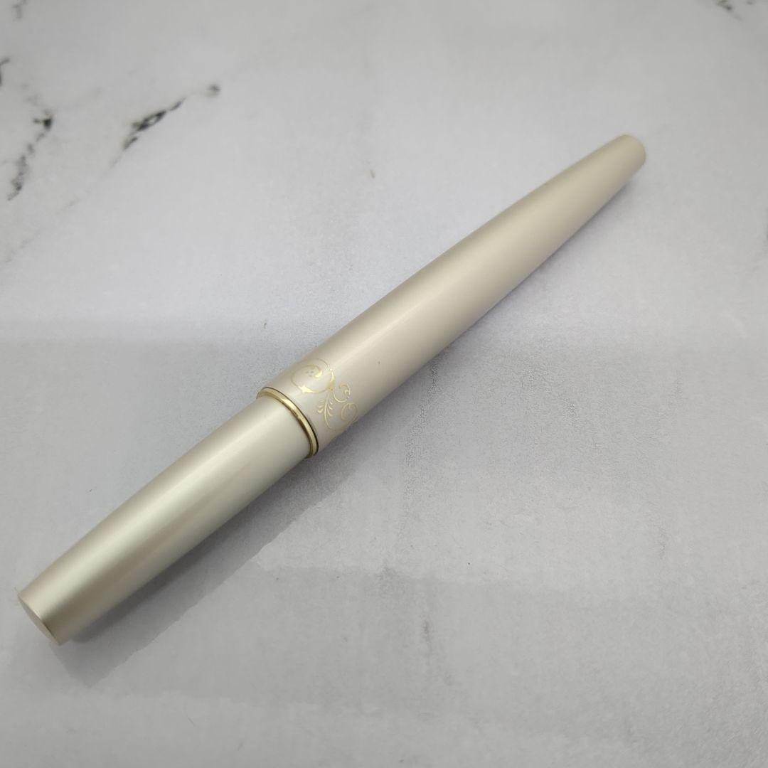 Pilot fountain pen short size with fine 18K gold tip and sleek black body