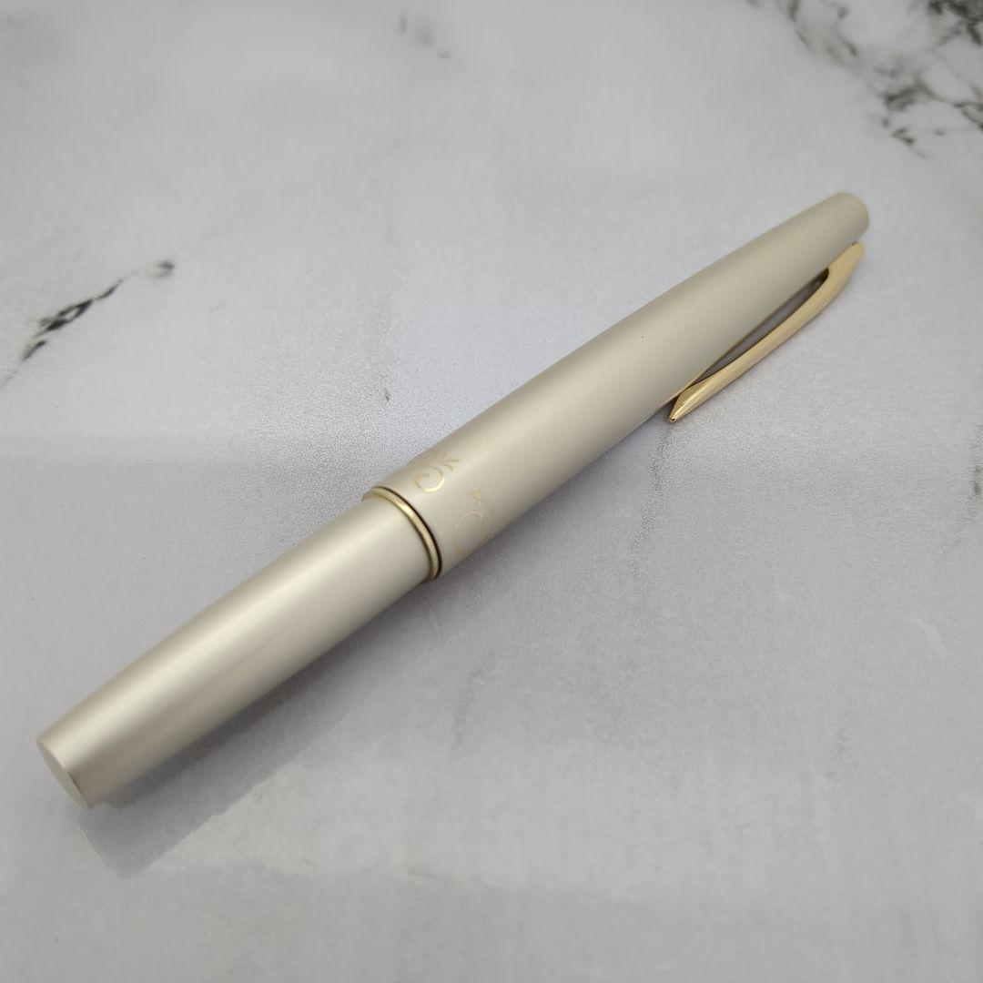 Pilot fountain pen short size with fine 18K gold tip and sleek black body